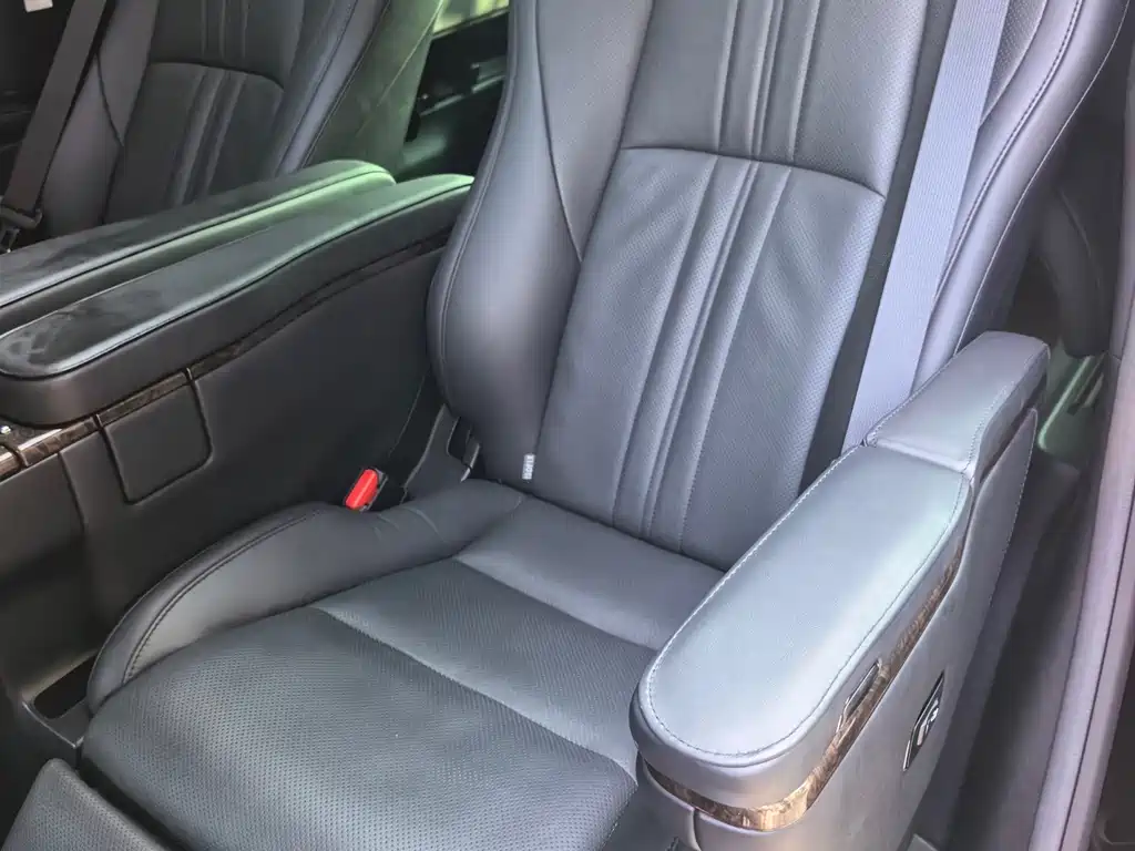 Toyota Vellfire — миниатюра 24