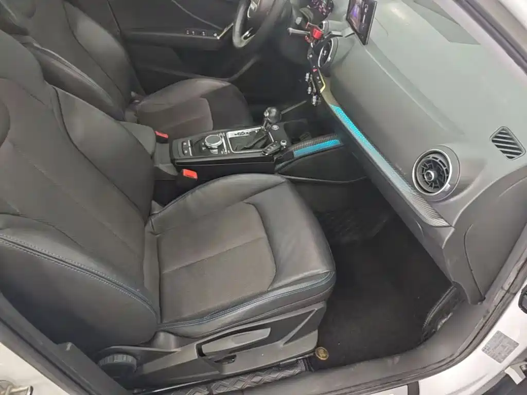 Audi Q2L e-tron — миниатюра 25
