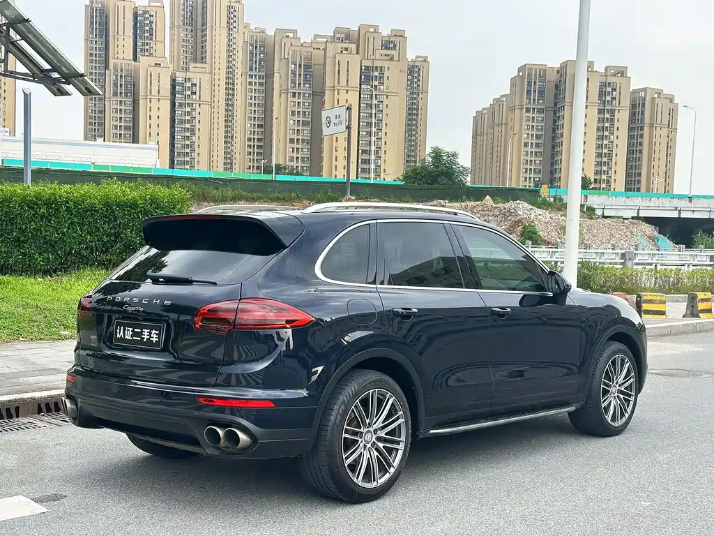 Porsche Cayenne — миниатюра 5