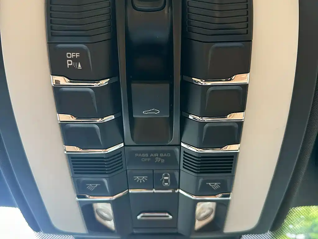 Porsche Cayenne — миниатюра 25