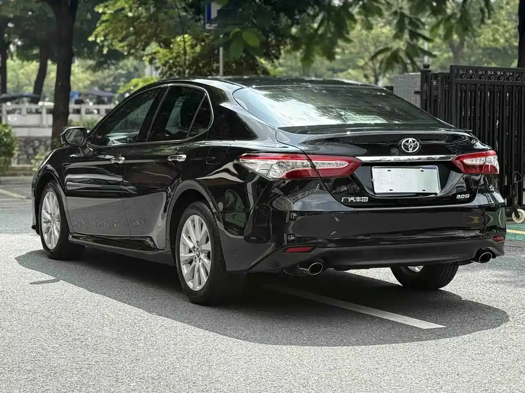 Toyota Camry — миниатюра 11