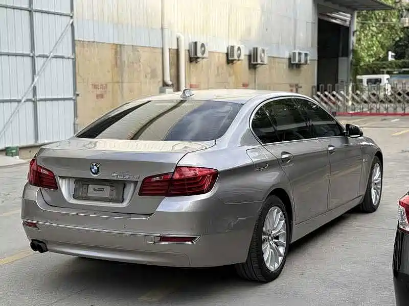 BMW 5 Series — миниатюра 9