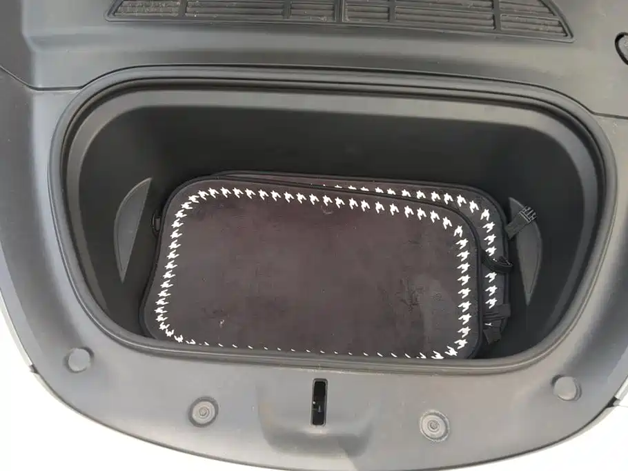 Tesla Model Y — миниатюра 10