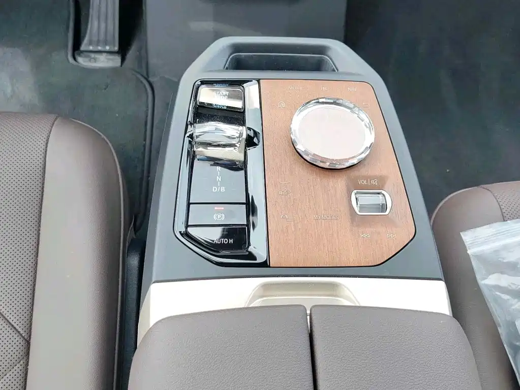 BMW iX — миниатюра 8