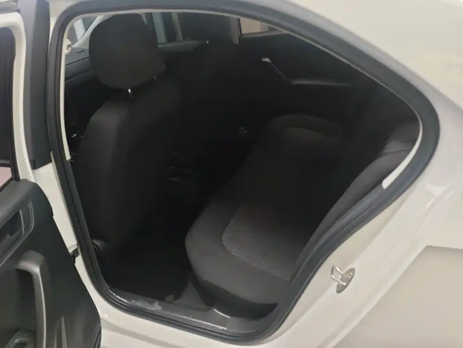 Volkswagen Santana — миниатюра 11
