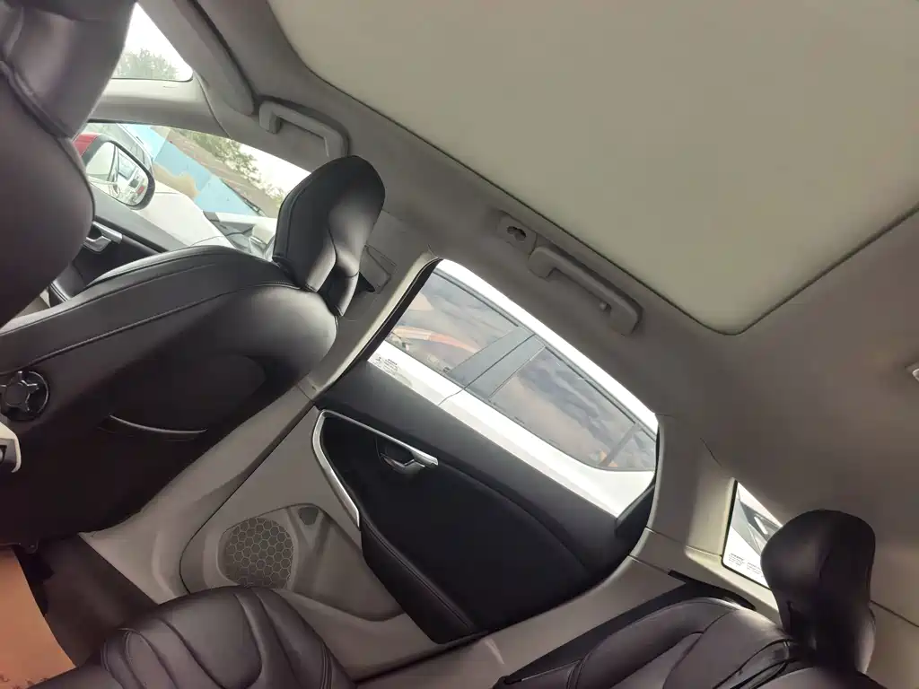 Volvo V40 — миниатюра 10