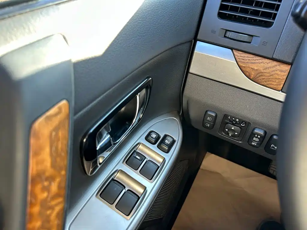 Mitsubishi Pajero (Import) — миниатюра 23