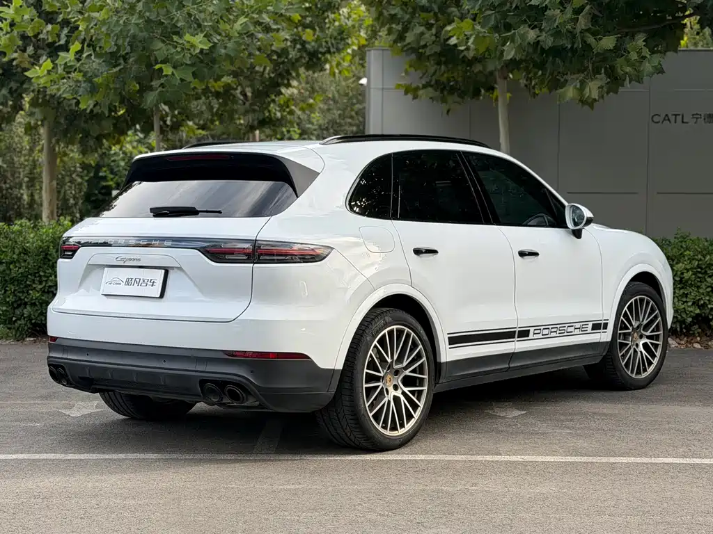 Porsche Cayenne — миниатюра 3