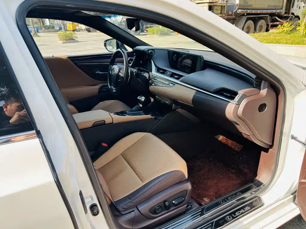 Lexus ES — миниатюра 9