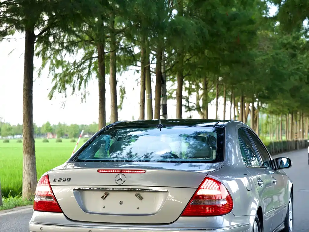 Mercedes-Benz E-Class — миниатюра 6