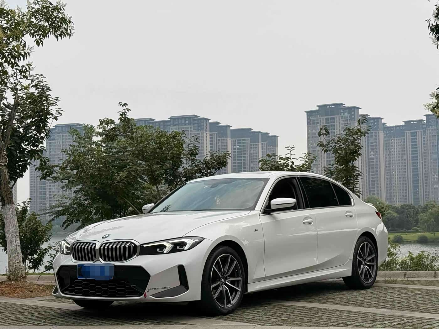 BMW 3 Series 2.0 л 2023 г. Белый, пробег 36000 км