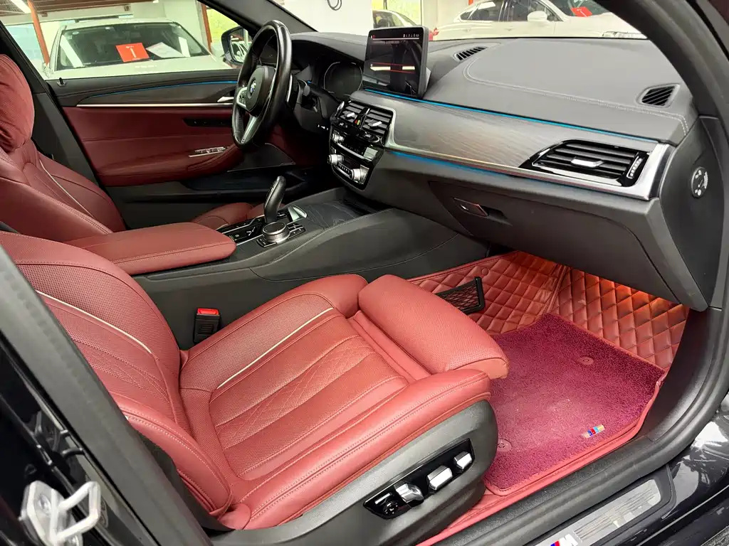 BMW 5 Series — миниатюра 13