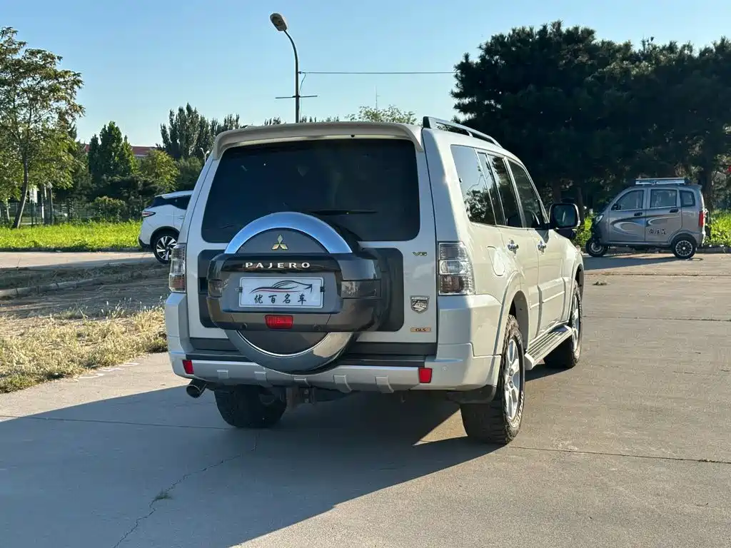 Mitsubishi Pajero (Import) — миниатюра 6
