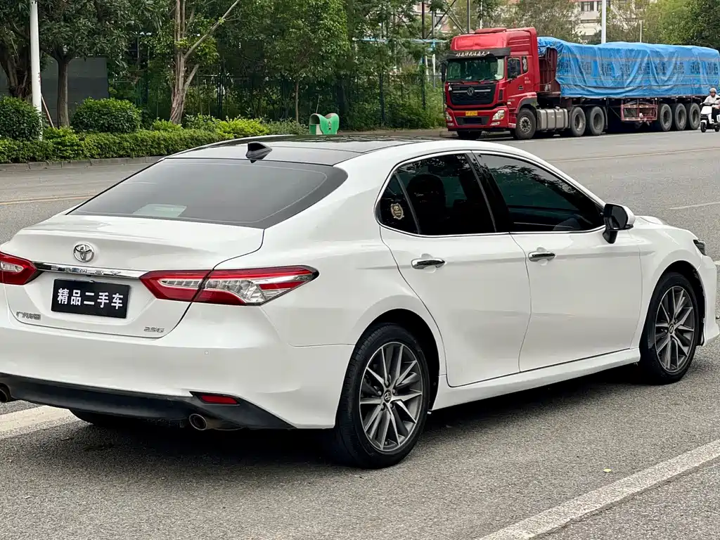 Toyota Camry 2021 2.5G Luxury