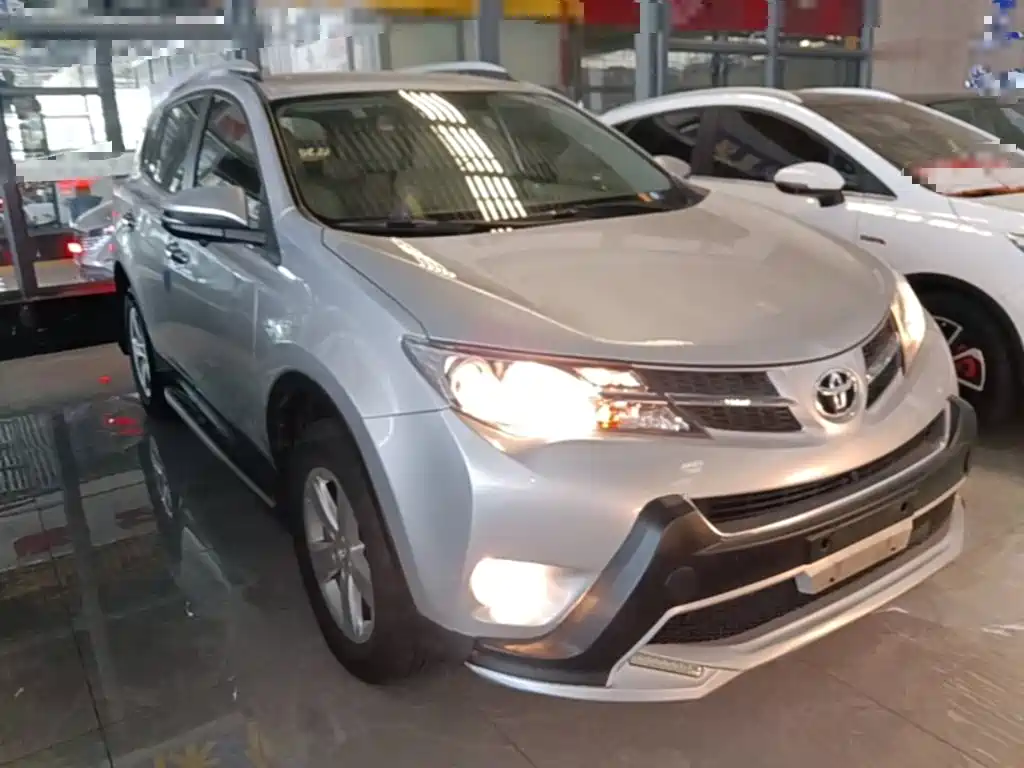 Toyota RAV4 — миниатюра 4