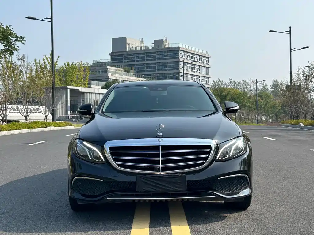 Mercedes-Benz E-Class — миниатюра 2