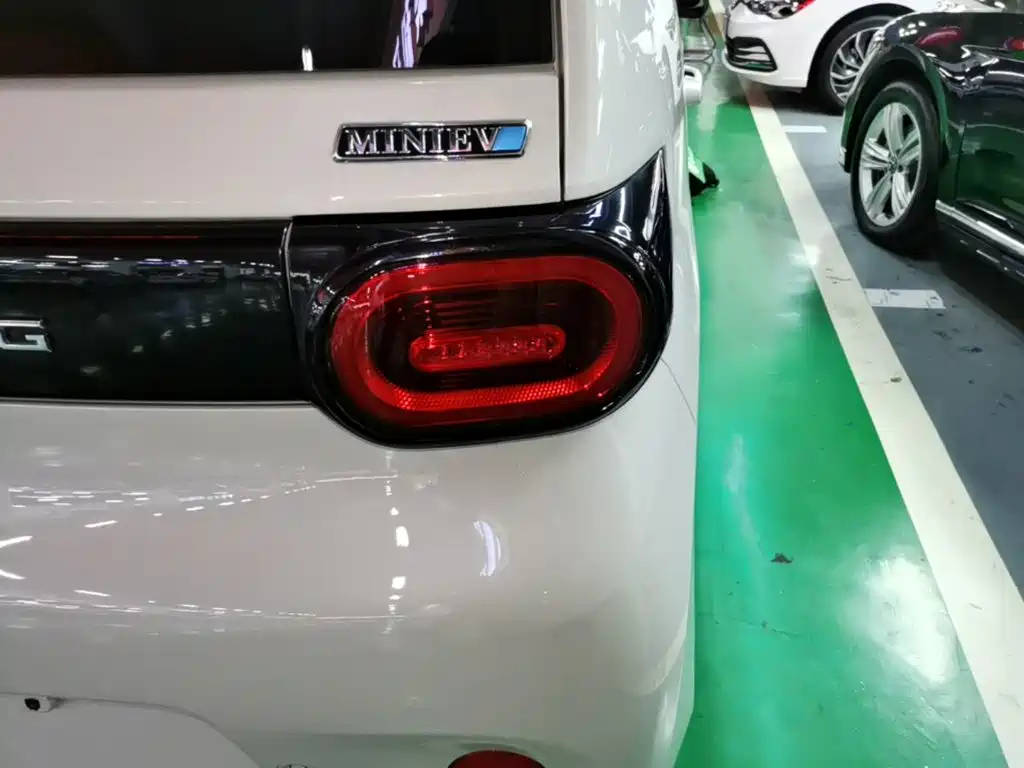 Wuling MINIEV — миниатюра 8