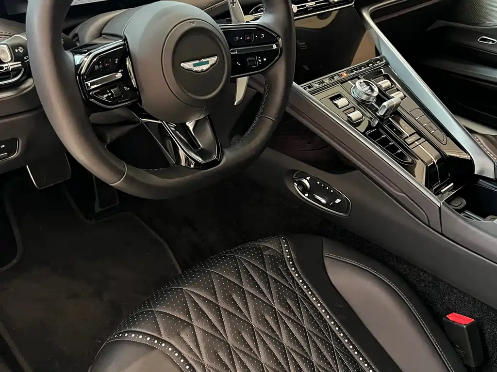 Aston Martin DB12 — миниатюра 3
