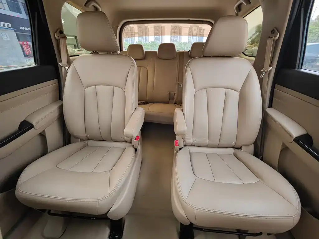 Baojun 730 2014 1.5L MT Luxury ESP 7 мест