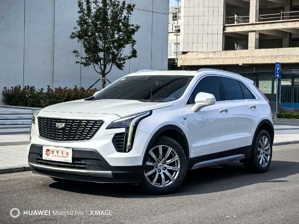 CADILLAC XT4