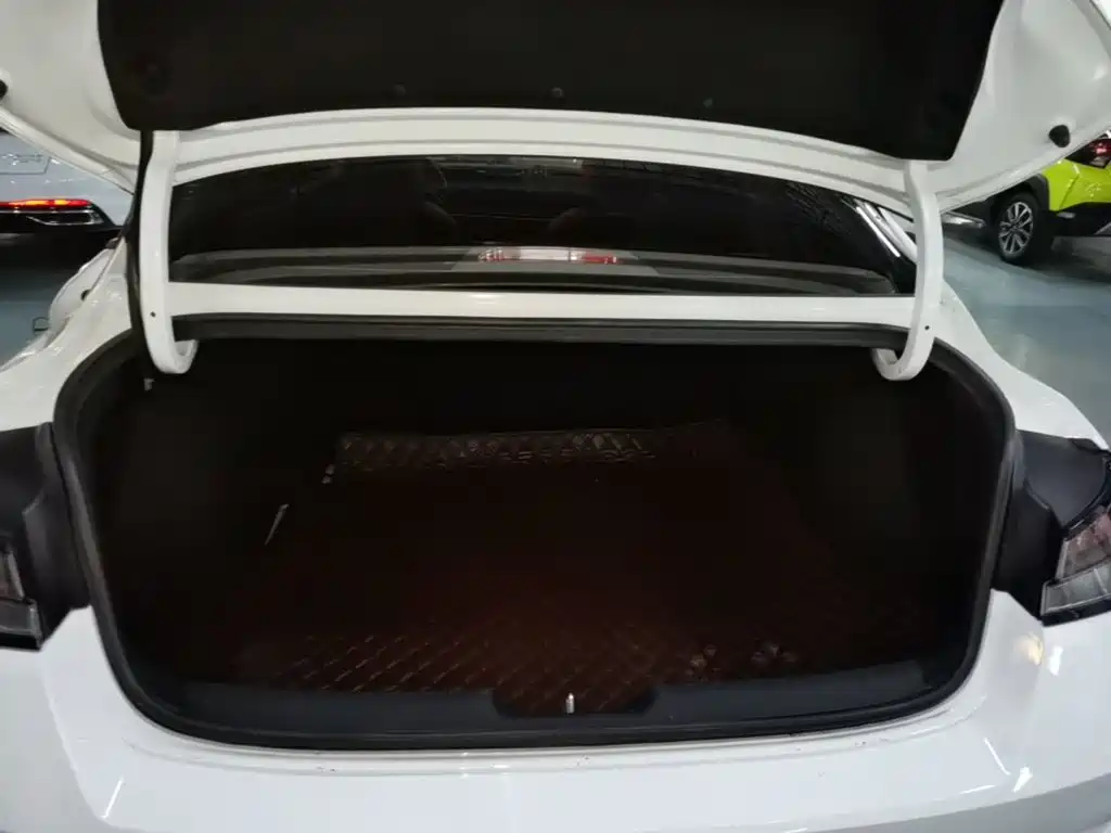 Hyundai Elantra — миниатюра 19