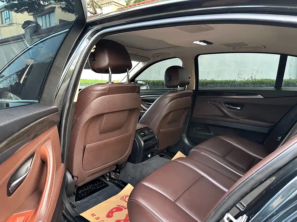 BMW 5 Series — миниатюра 5