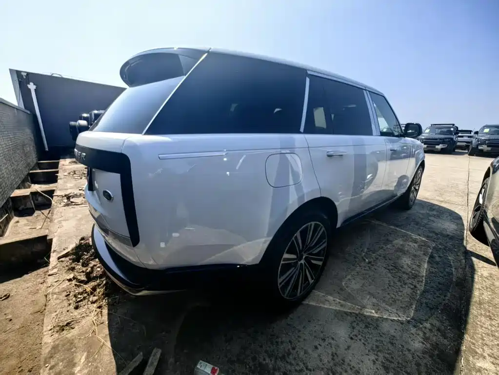 Land Rover Range Rover 2026 3.0 L6 400PS AB