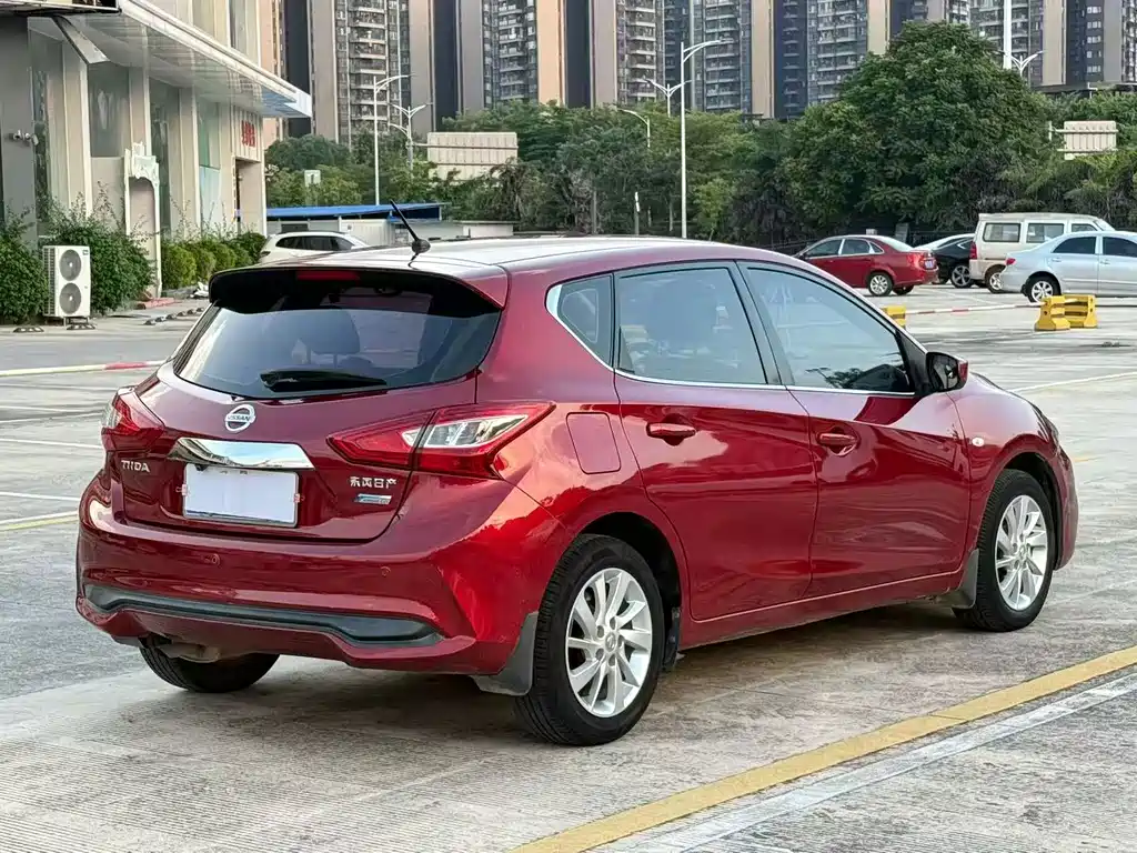Nissan Tiida — миниатюра 9
