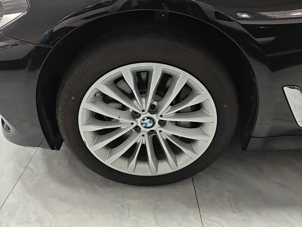 BMW 5 Series — миниатюра 23