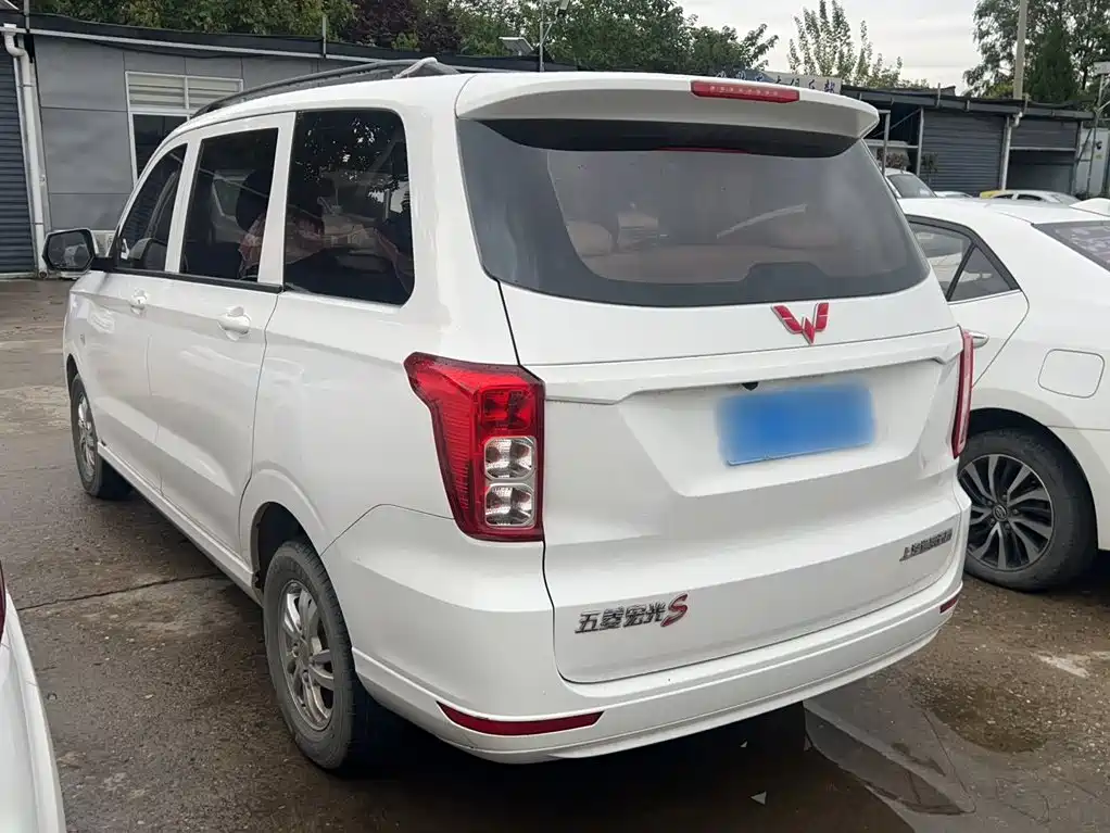 Wuling Hongguang — миниатюра 11