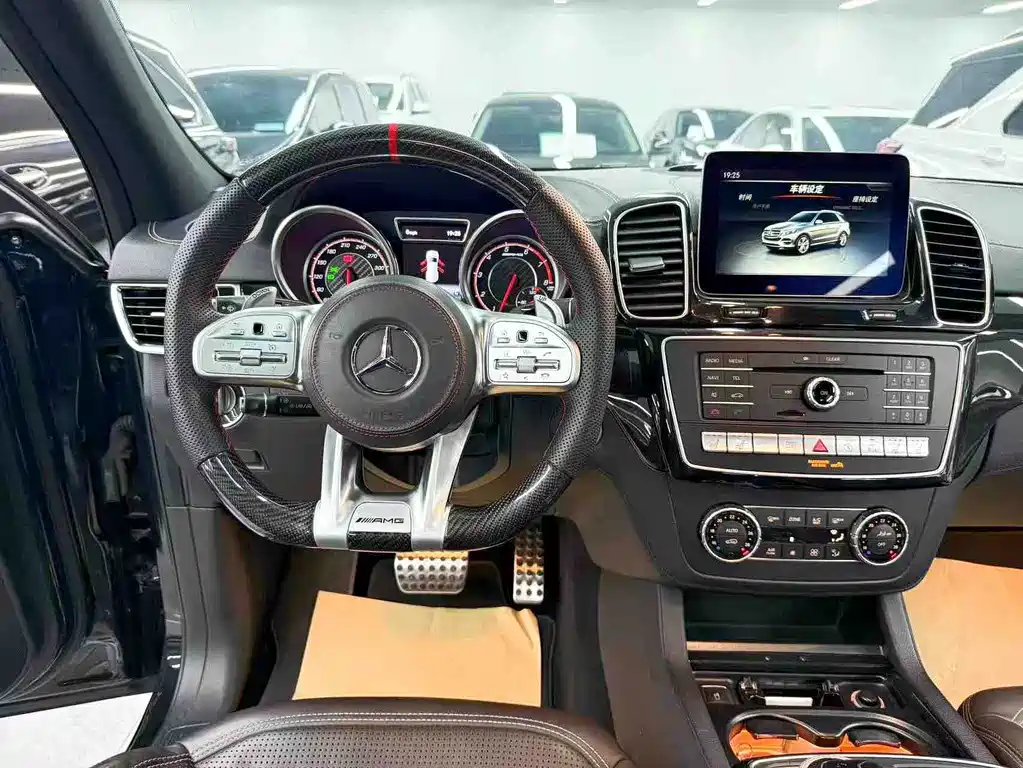 Mercedes-Benz GLS AMG — миниатюра 10