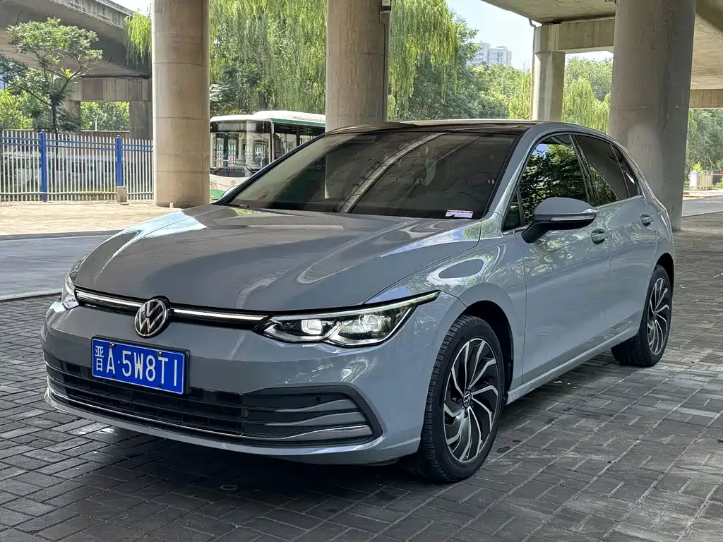 2022 Volkswagen Golf - zdjęcie 1 z 15