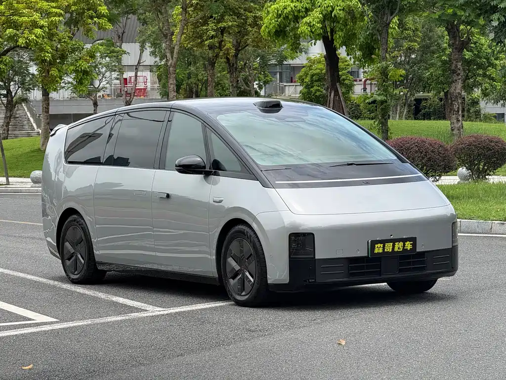 Li Auto MEGA 2024 Ultra
