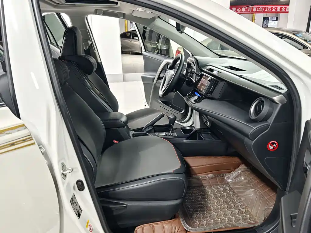 Toyota RAV4 — миниатюра 9