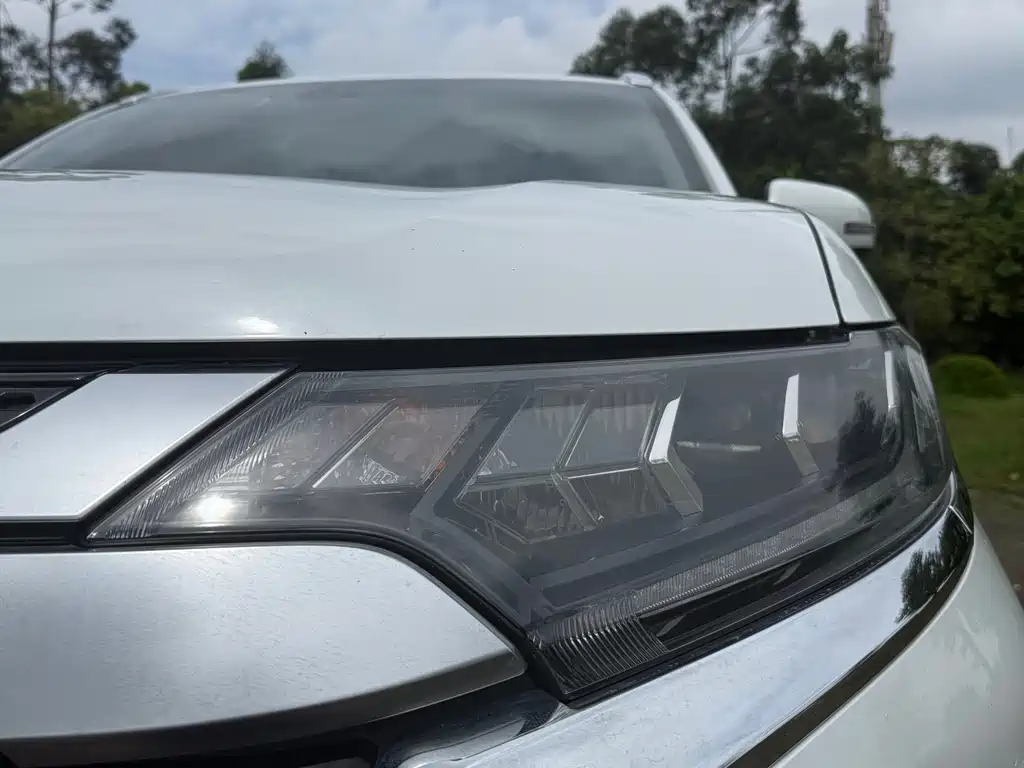 Mitsubishi Outlander — миниатюра 4