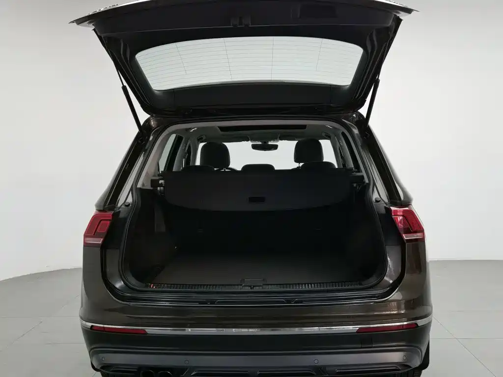 Volkswagen Tiguan L — миниатюра 16