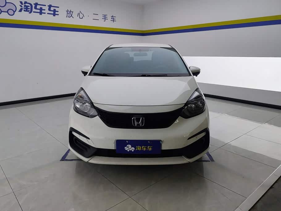 Honda Fit 1.5 л 2021 г. Белый, пробег 34400 км