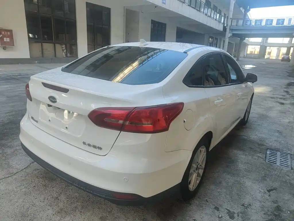 Ford Focus — миниатюра 7