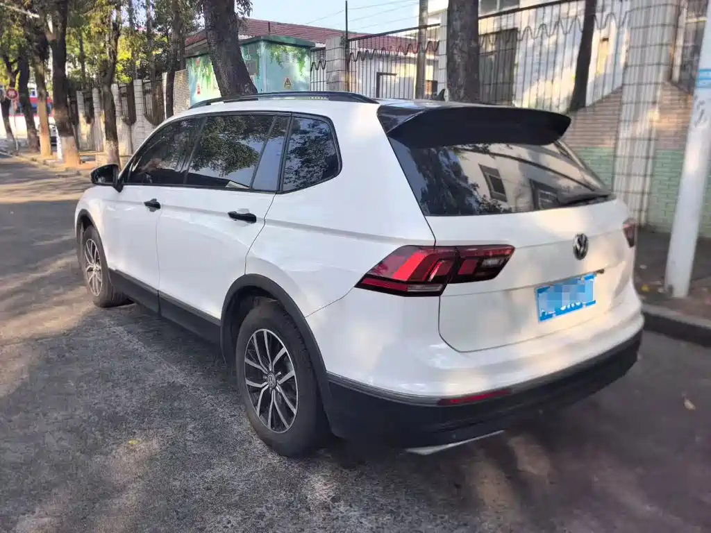 Volkswagen Tiguan L — миниатюра 7