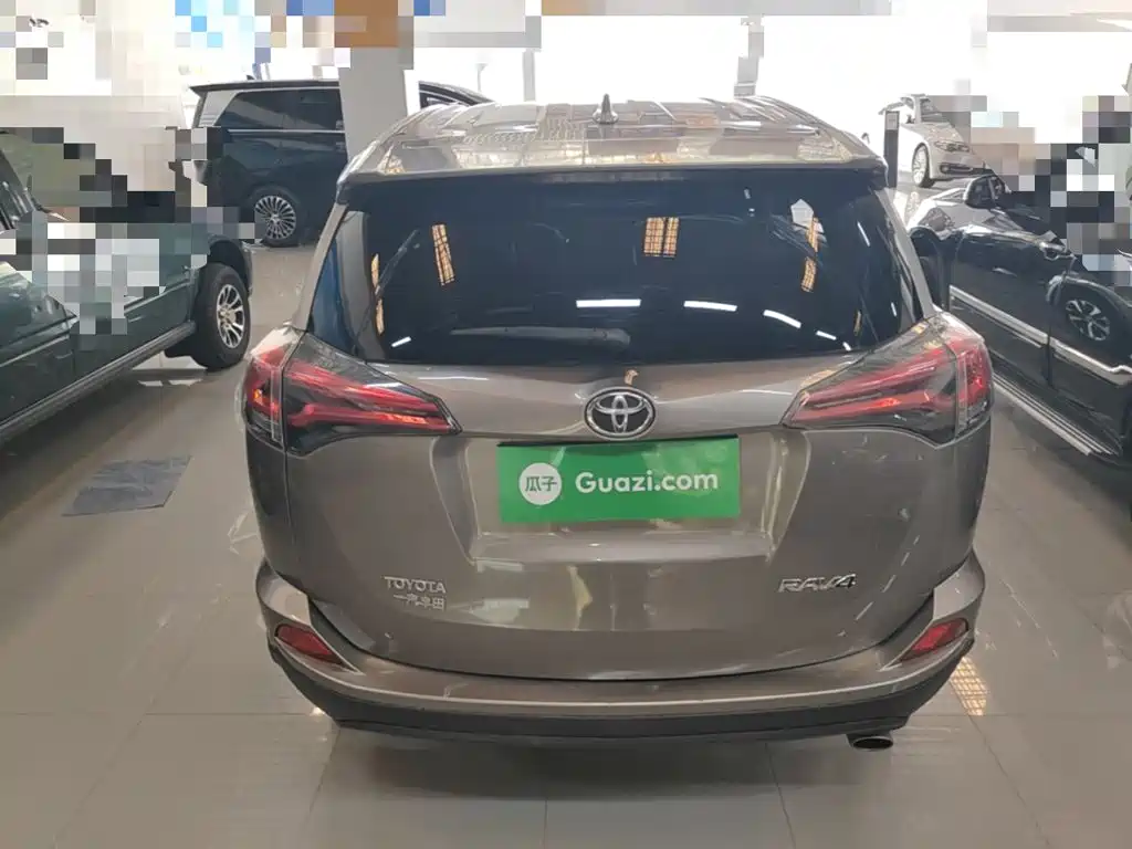 Toyota RAV4 — миниатюра 6