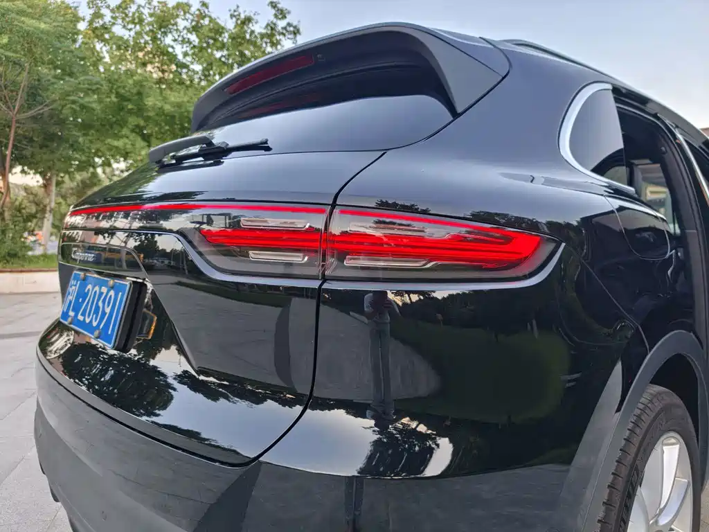 Porsche Cayenne — миниатюра 22