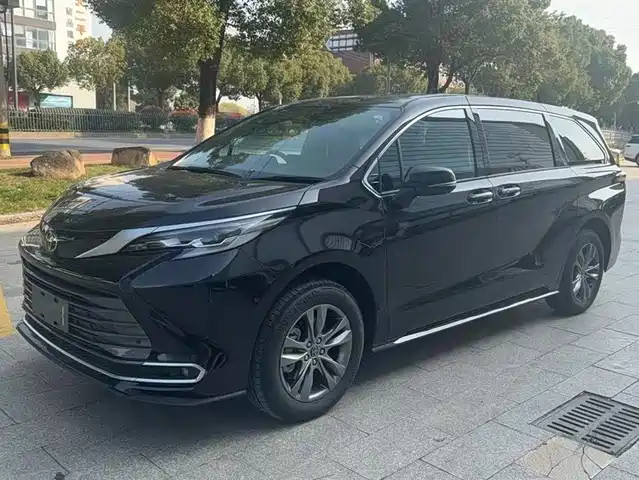 TOYOTA SIENNA 2026