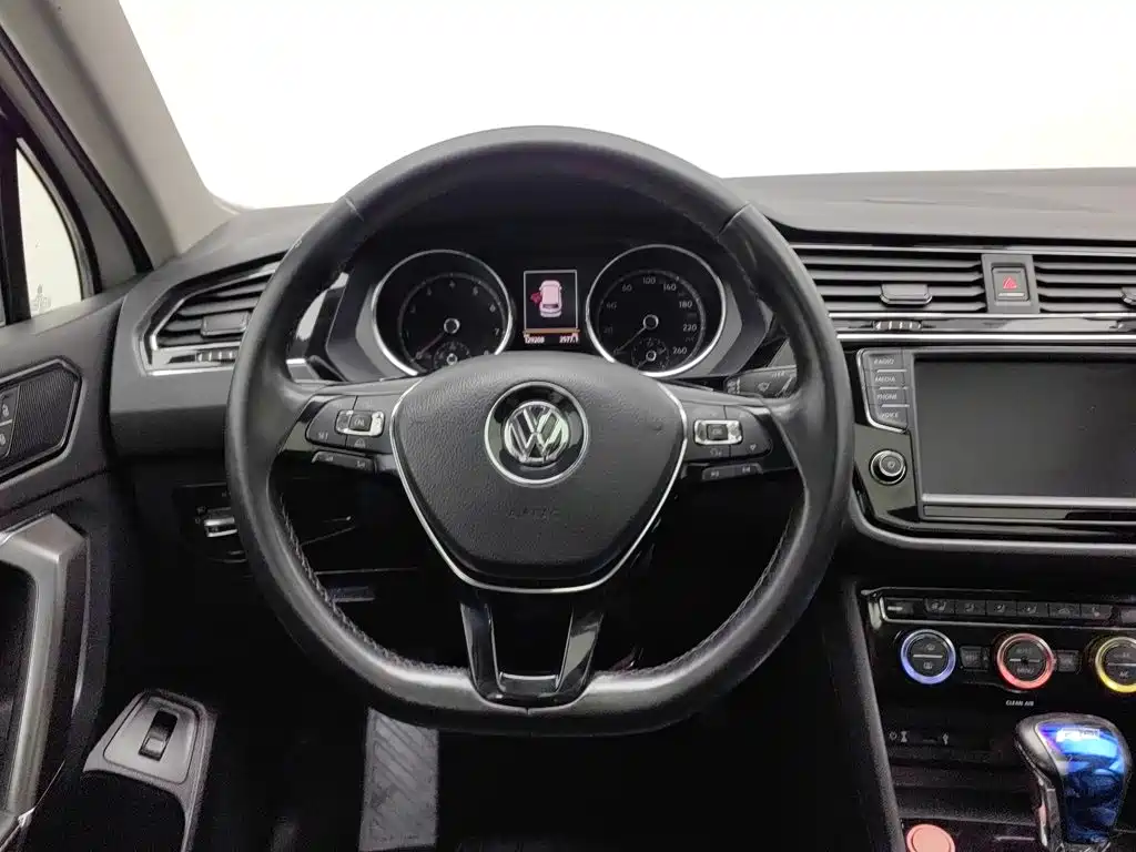 Volkswagen Tiguan L — миниатюра 11