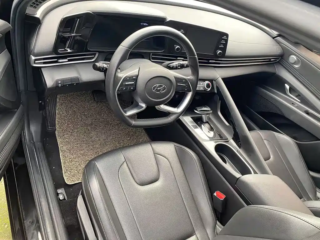 Hyundai Elantra — миниатюра 11