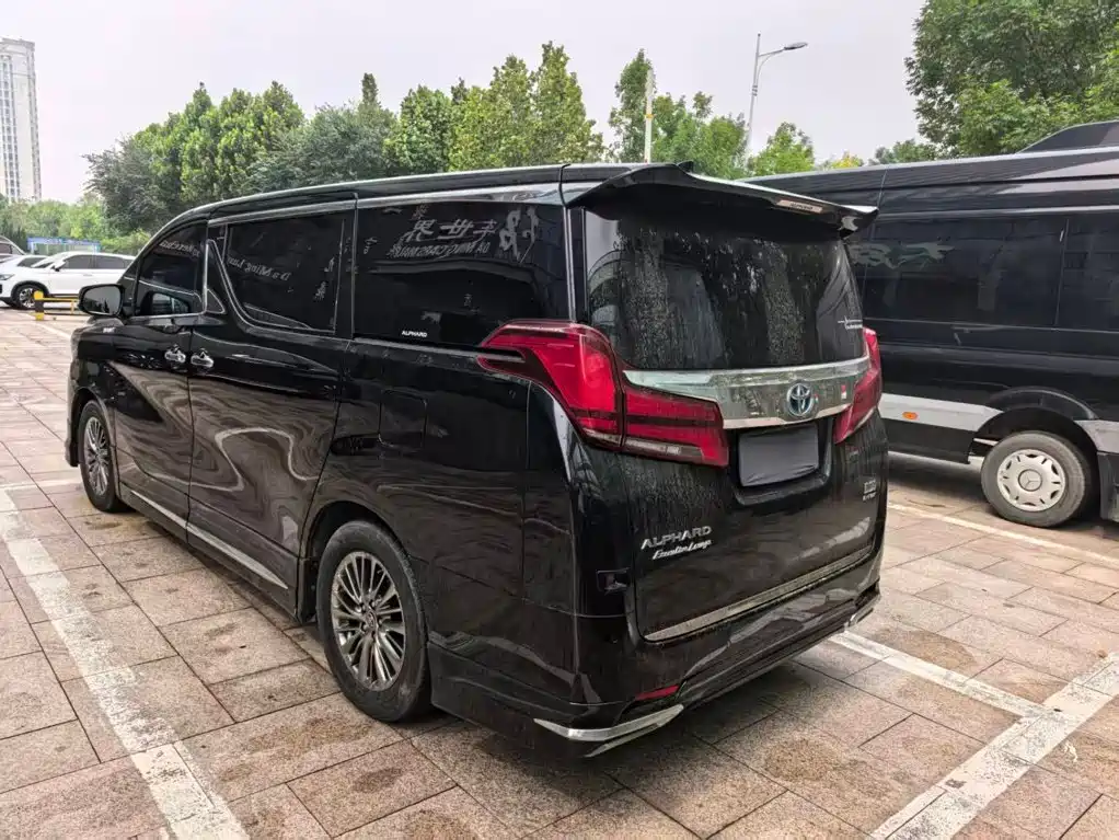Toyota Alphard — миниатюра 4