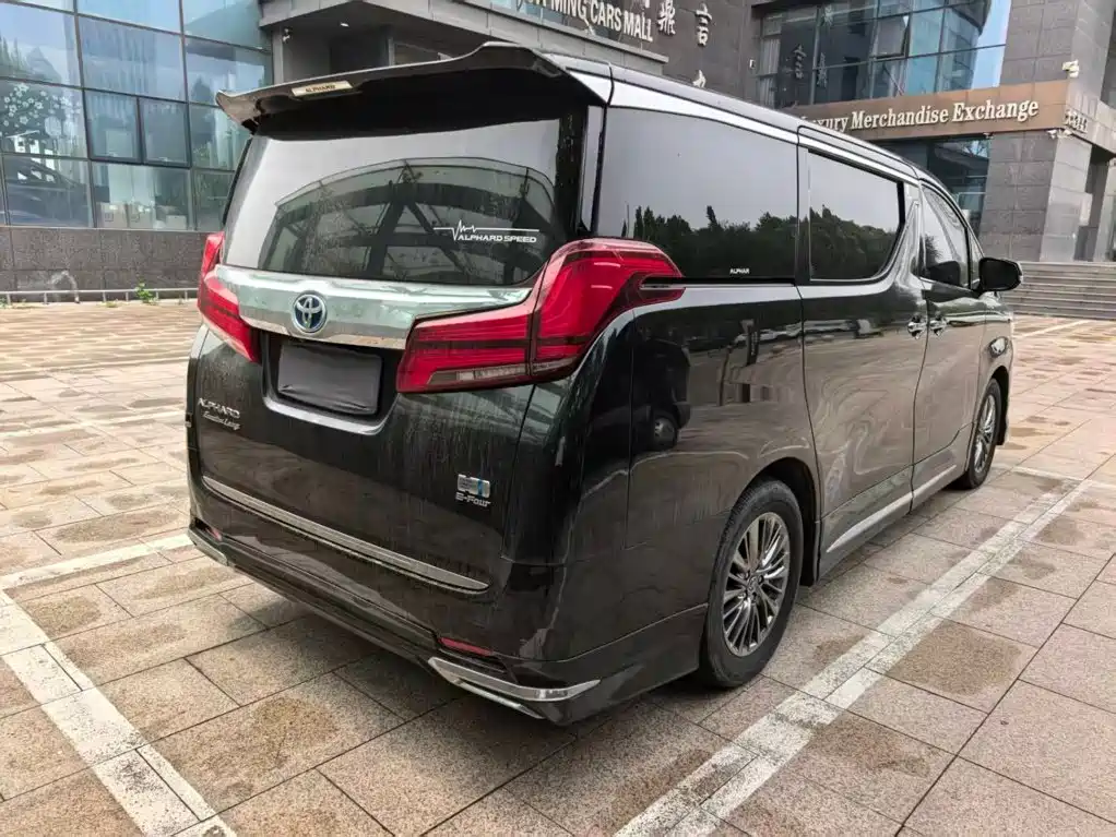 Toyota Alphard — миниатюра 5