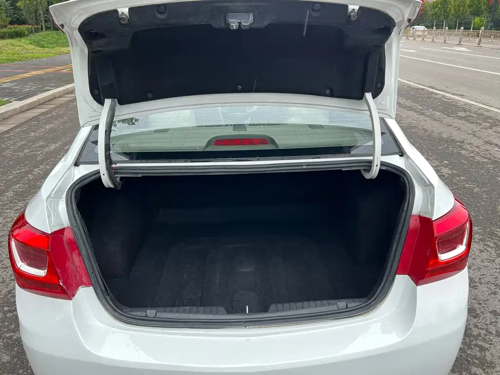 Chevrolet Cruze — миниатюра 17