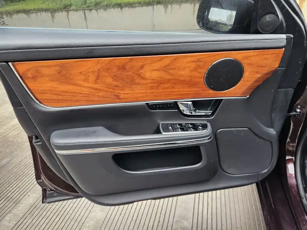 Jaguar XJ — миниатюра 13