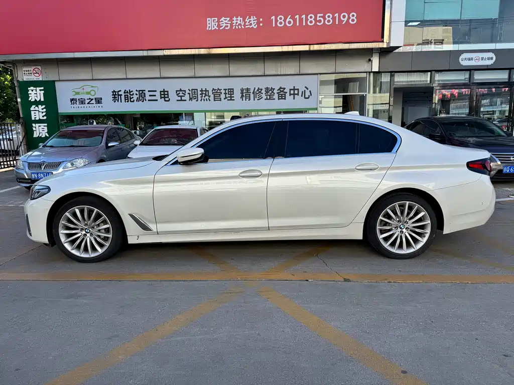 BMW 5 Series — миниатюра 7