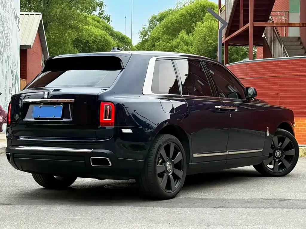 Rolls-Royce Cullinan 2018 мест